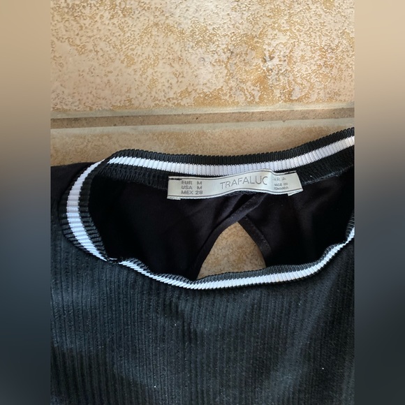 Zara black dress with open back - size medium - Picture 2 of 4